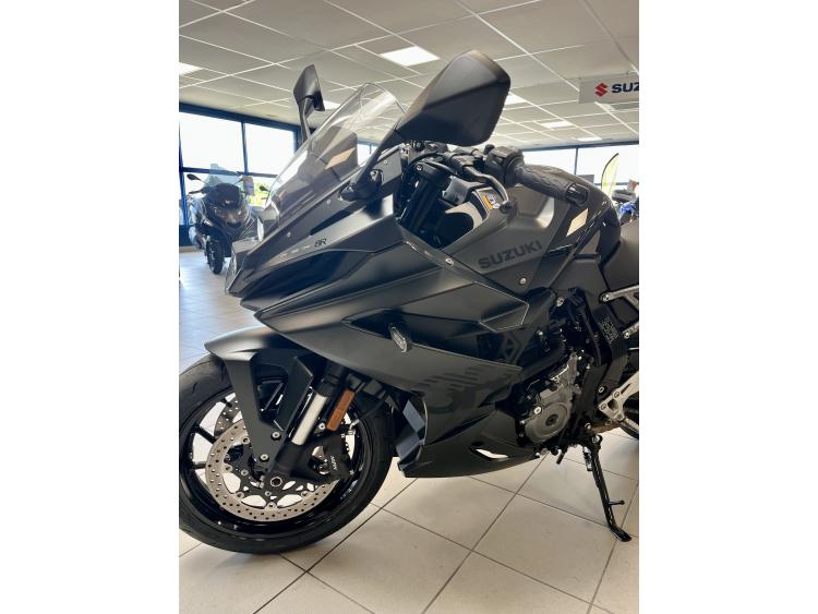 SUZUKI GSX-8R