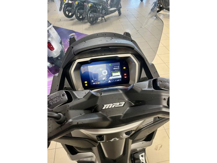 PIAGGIO MP3 530 HPE EXCLUSIVE