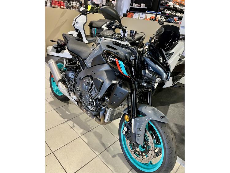 YAMAHA MT-10