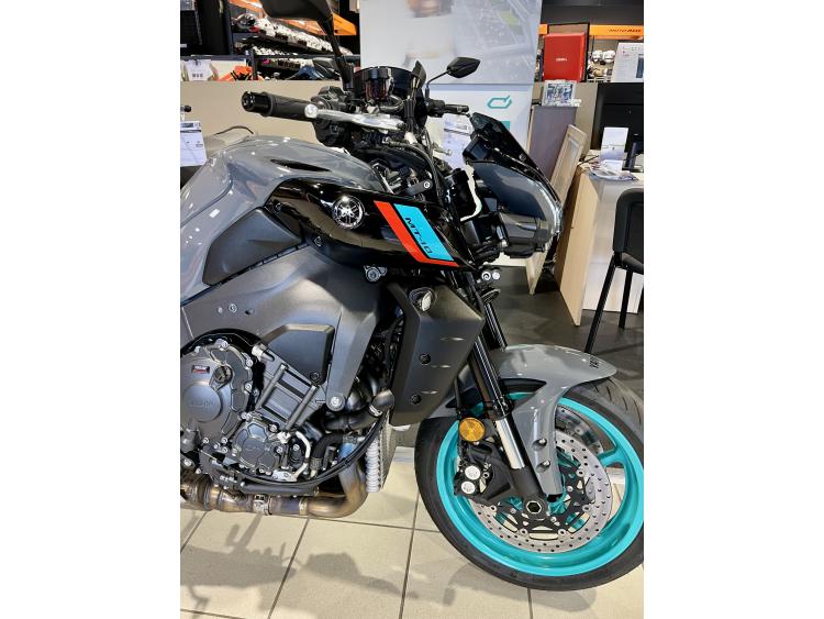 YAMAHA MT-10