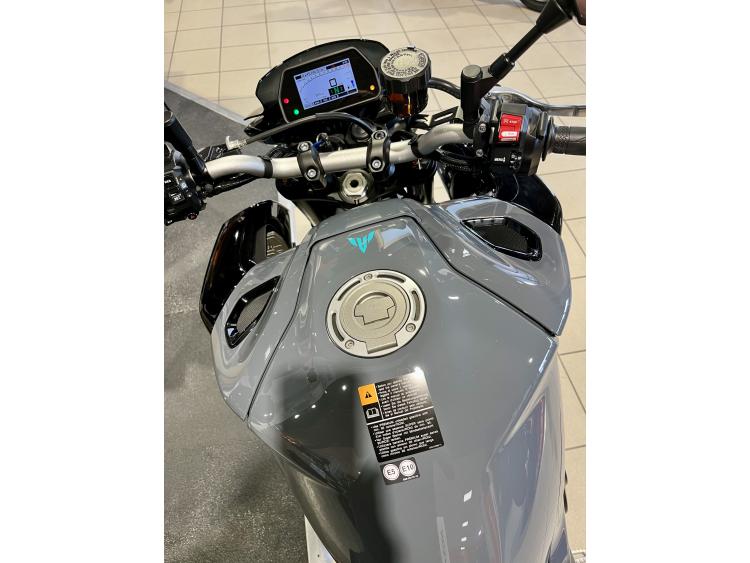 YAMAHA MT-10