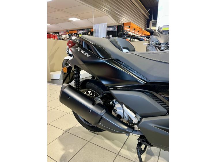 YAMAHA XMAX 300 Tech Max
