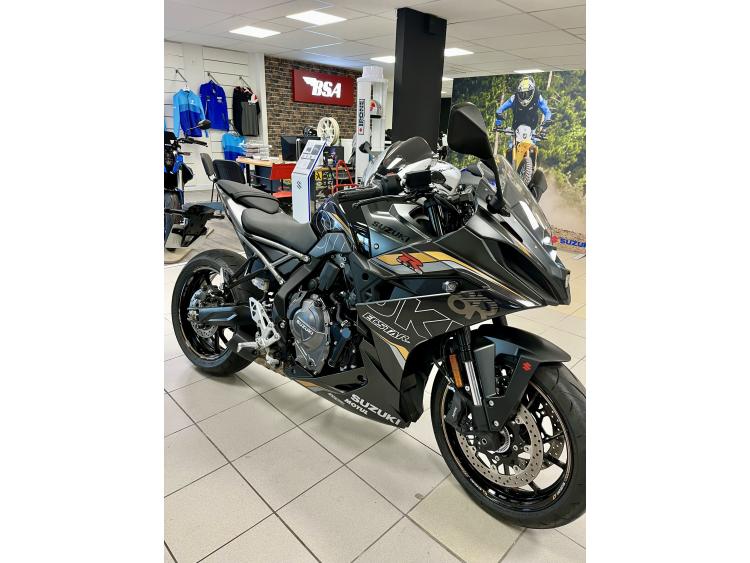 SUZUKI GSX-8R