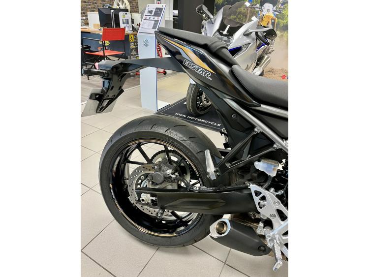 SUZUKI GSX-8R