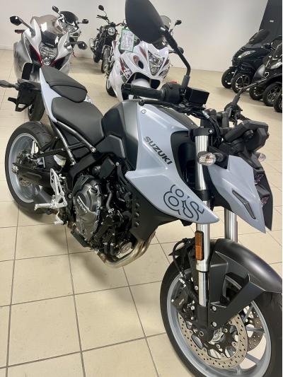 SUZUKI GSX-8S A2
