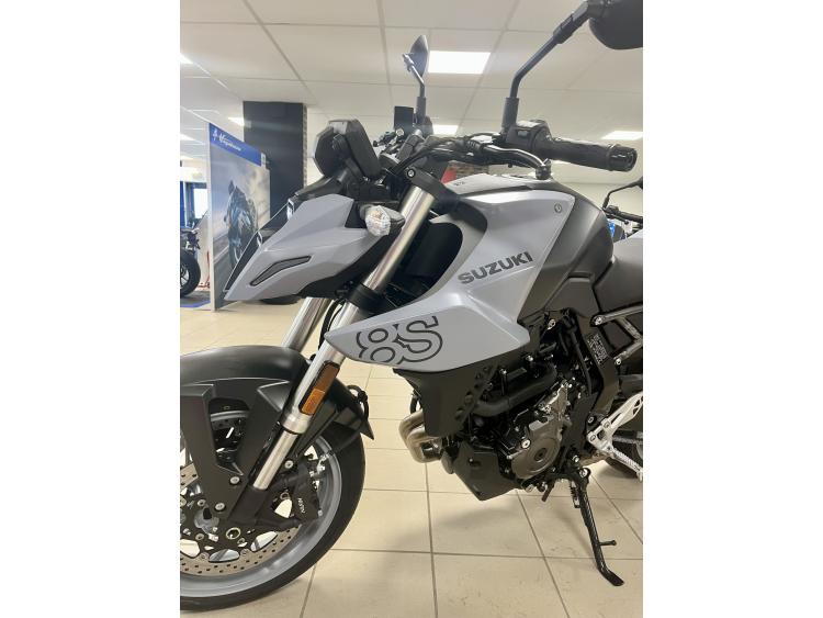 SUZUKI GSX-8S A2