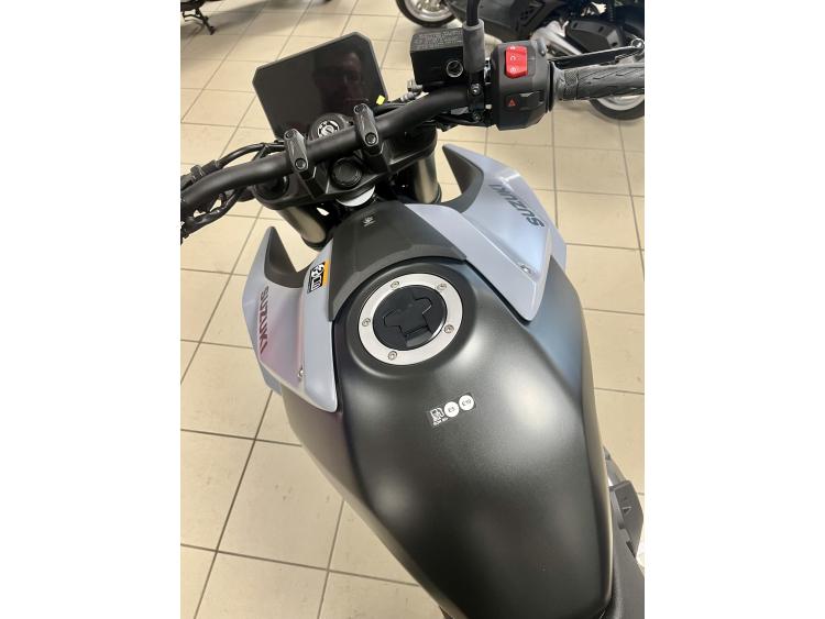 SUZUKI GSX-8S A2